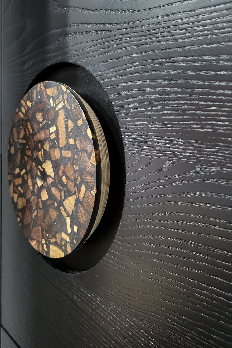 klamka z drewnianym lastryko do drzwi przesuwnych