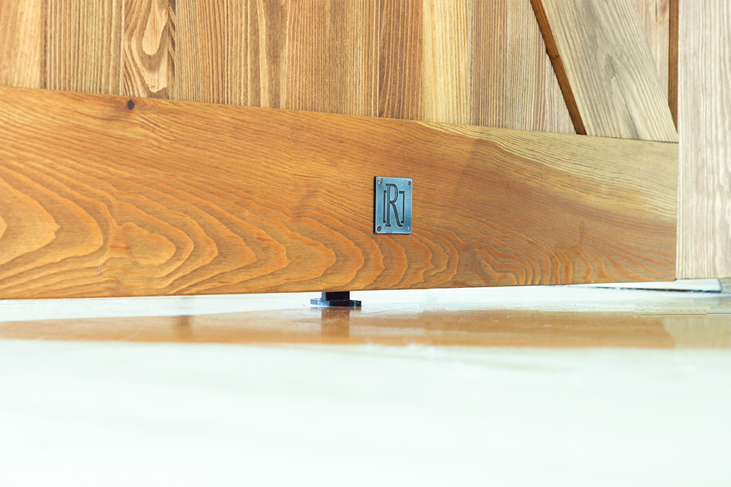 drzwi przesuwne drewanine szczotkowane, drzwi przesuwne barn door, drzwi przesuwne z podkową, drzwi drewaniane rustykalne, drzwi rustykalne