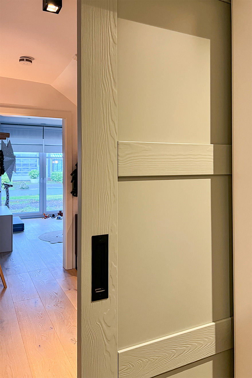 drzwi przesuwne w kolorze szałwiowej zieleni