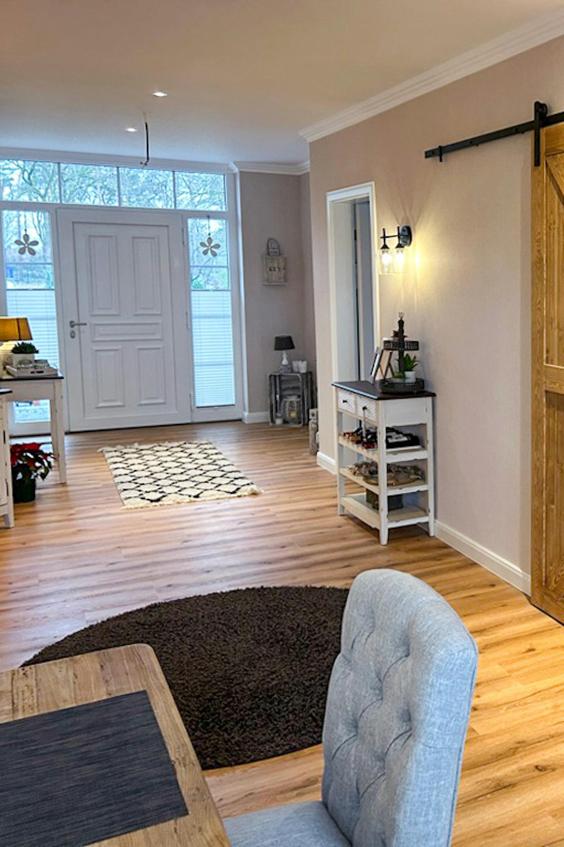 przedpokój otwarty na jadalnię