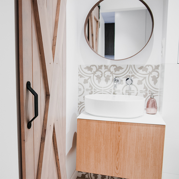 badezimmer schiebetür, rustikale Schiebetüren im Bad