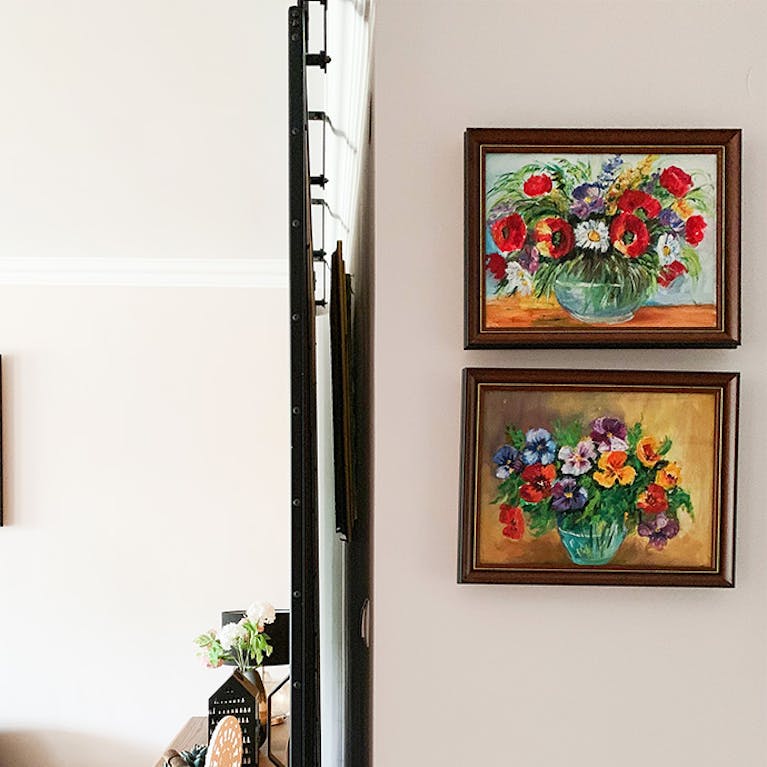 pictures on the wall, large sliding door, sliding wall, sliding doors in the block of flats