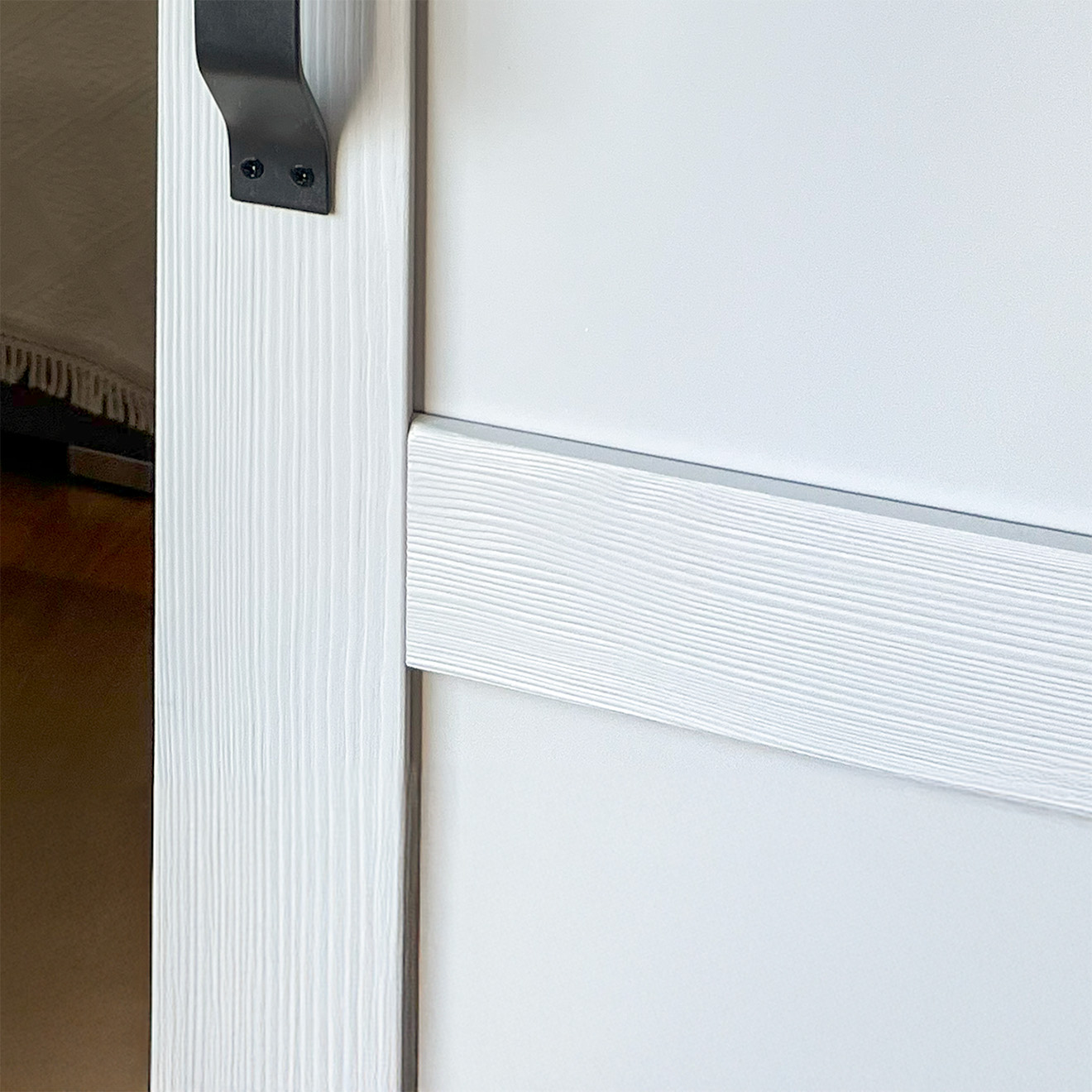 głęboko szczotkowane drzwi drewniane, szary kolor