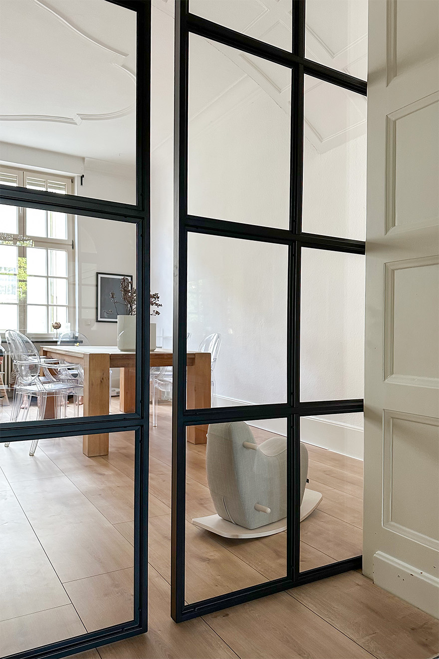 Metalltür mit transparentem Glas