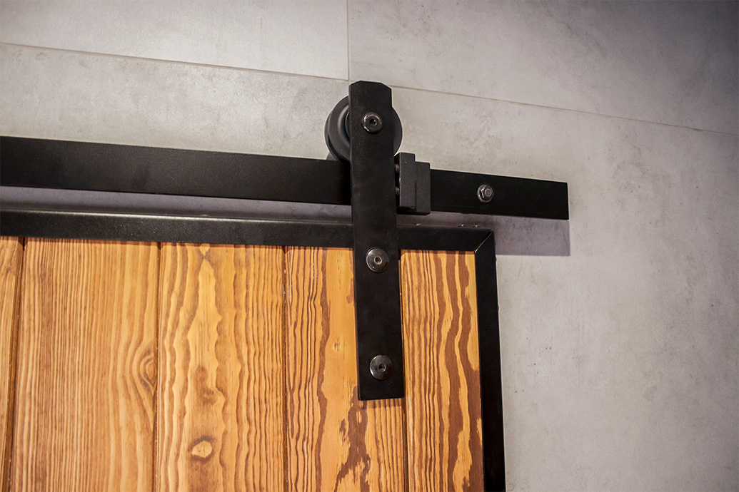 Schiebetür in einem Metallrahmen, Schiebesystem, Schiebetüren zu einem Schrank