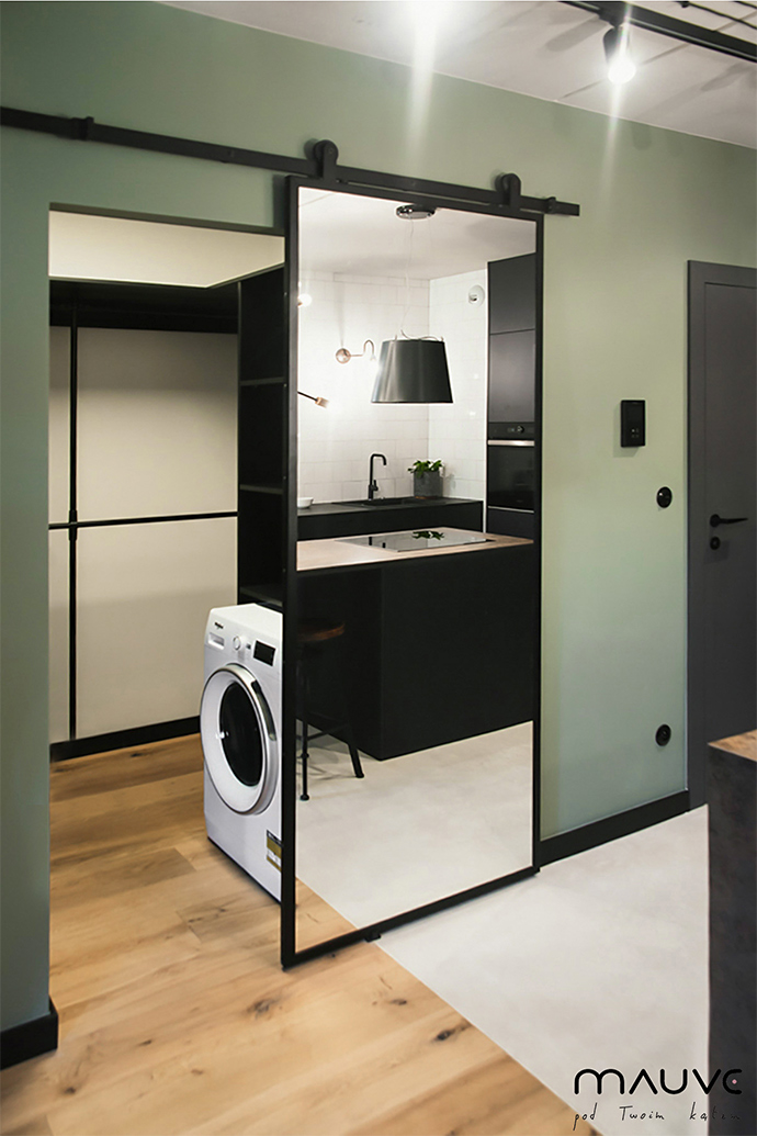 Badezimmerschiebetür, Schiebespiegel, Schiebespiegeltür, Schiebetür im Badezimmereingang