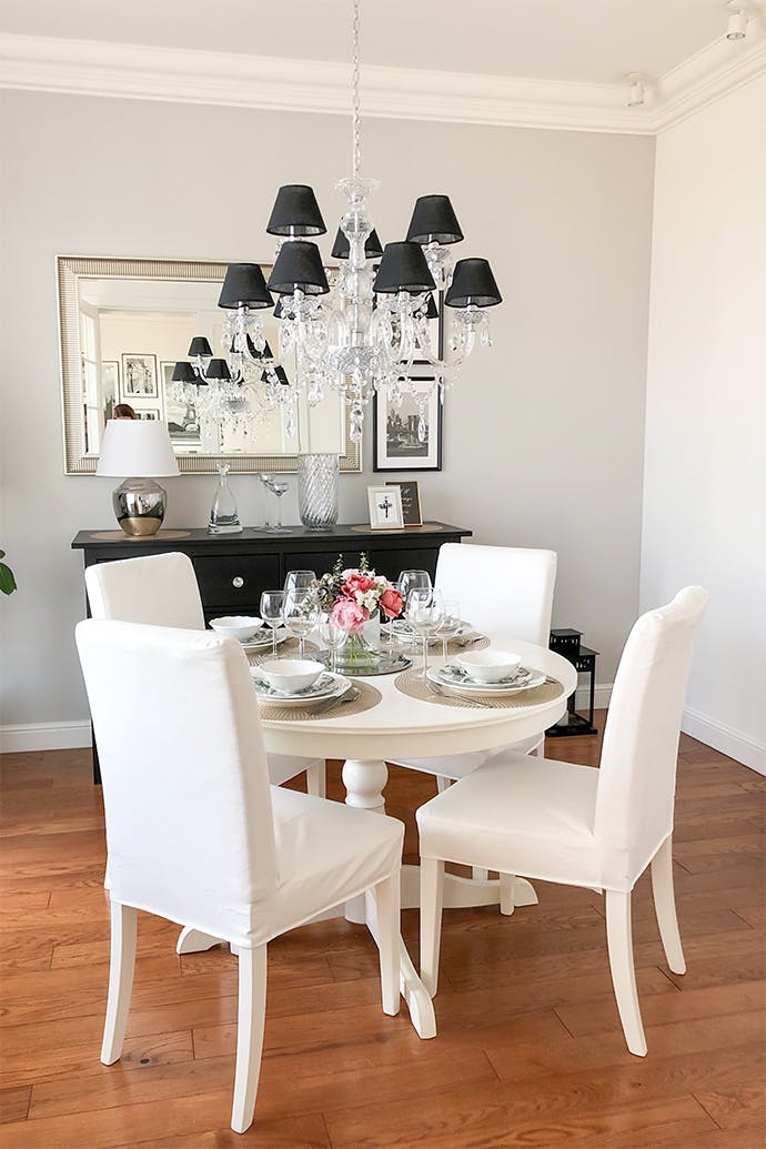 glamor style interior, mirror in the living room, glamor style chandelier, living room dining area