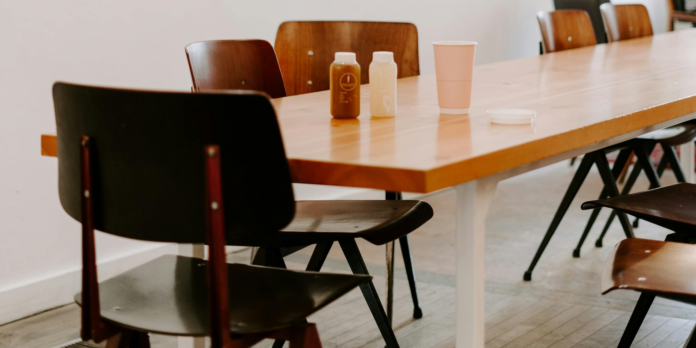 Изображение Коммунальные столы в ресторанах