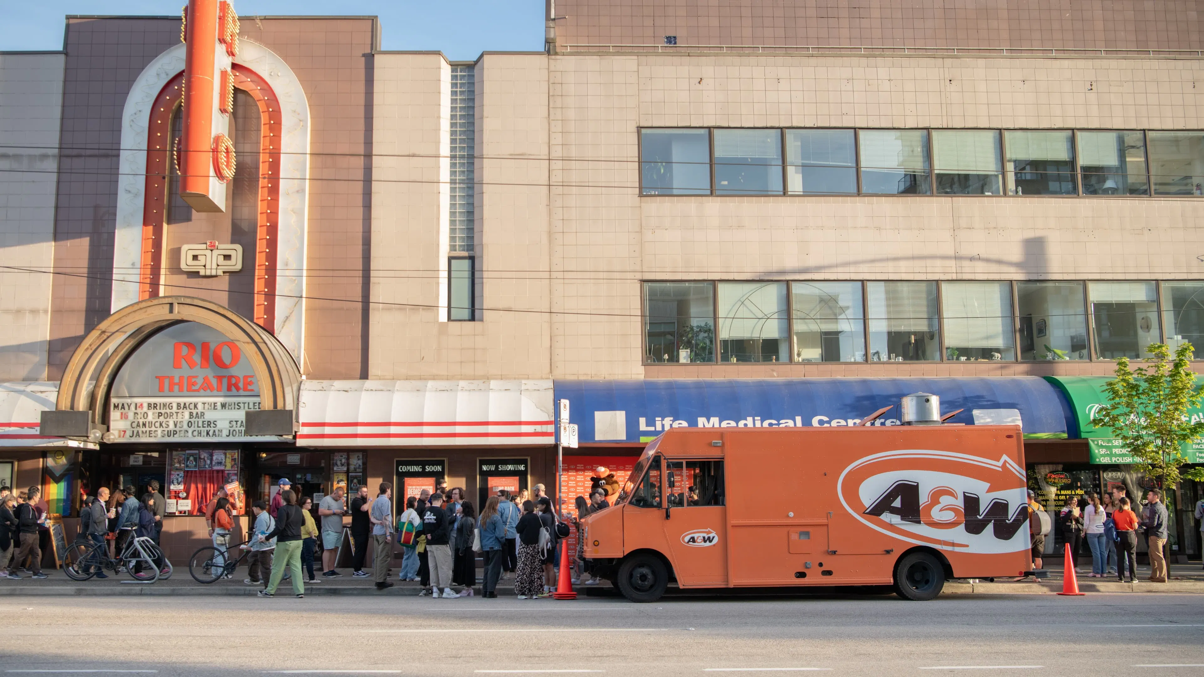 A&W Food truck serving the Whistle Dog at the premier