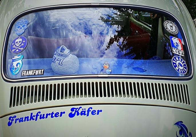 Heckscheibe eines VW Käfer Heckscheibe eines VW Käfer