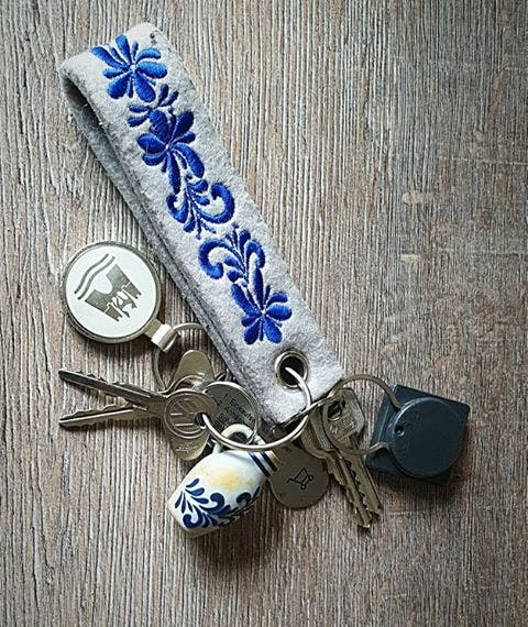 Schlüsselanhänger mit Bembelblumen-Motiv Schlüsselanhänger mit Bembelblumen-Motiv