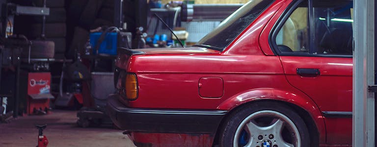 Katalysatoren von alten Auto Modellen können teilweise über 1.000 € wert sein. Katalysatoren von alten Auto Modellen können teilweise über 1.000 € wert sein.