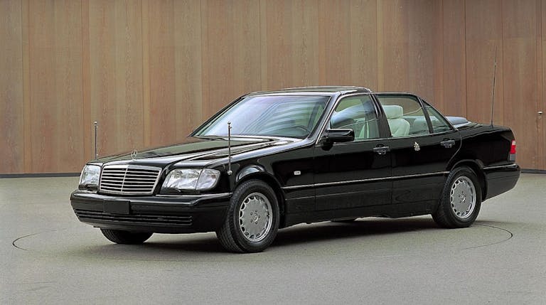 Der S 500 Landaulet von Papst Johannes Paul II., eine Sonderanfertigung eigens für den Heiligen Stuhl. Der S 500 Landaulet von Papst Johannes Paul II., eine Sonderanfertigung eigens für den Heiligen Stuhl.