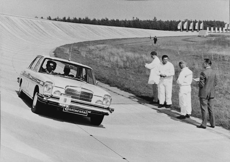 Continental: 50 Jahre fahrerloses Fahren Continental: 50 Jahre fahrerloses Fahren