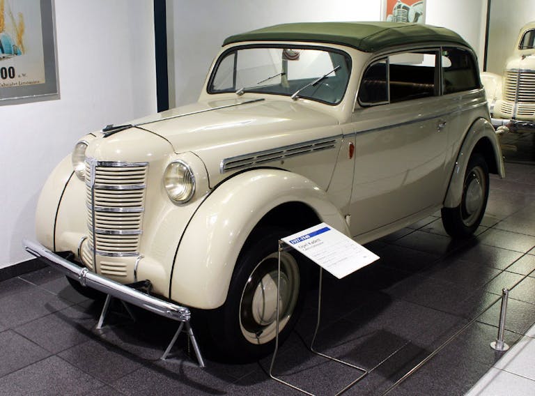 Der Opel Astra F hat berühmte und formschöne Vorfahren. Der Opel Kadett von 1936 ist der Ur-Astra.