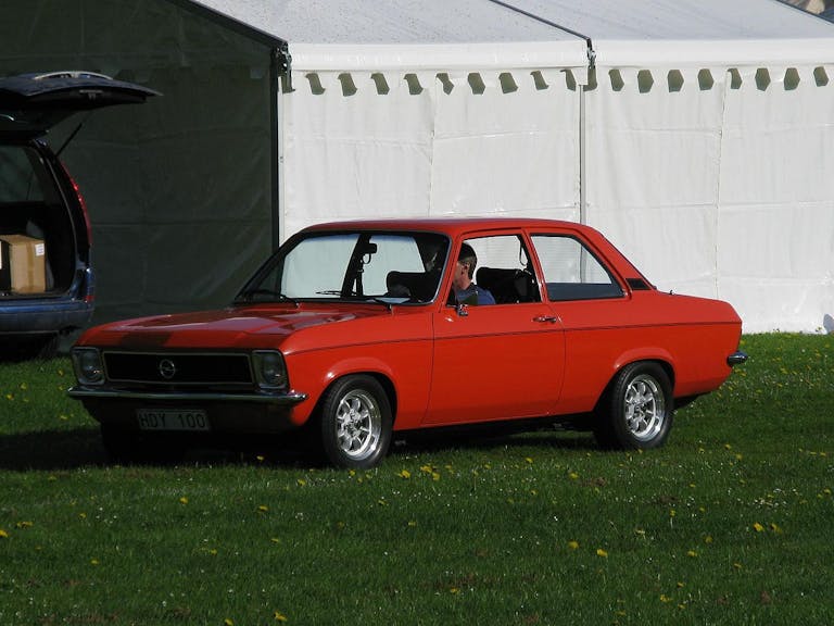 Heute so schön wie damals: der Opel Ascona 19 SR. Heute so schön wie damals: der Opel Ascona 19 SR.