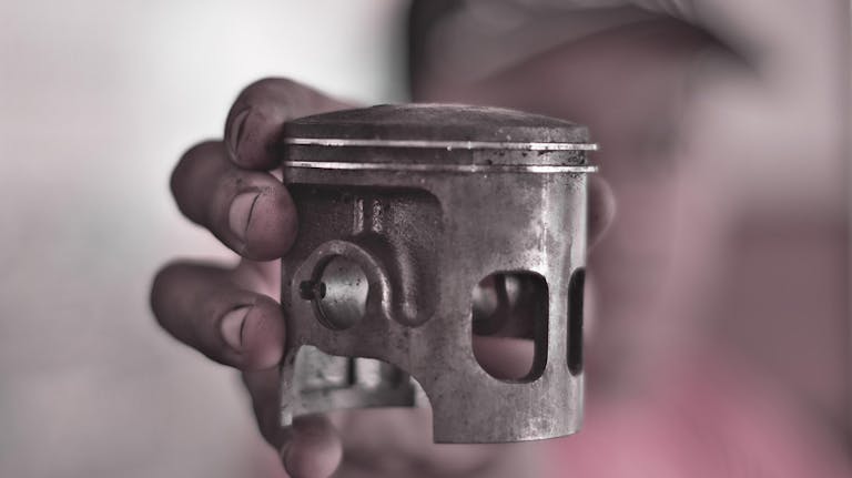 Defekter Motorkolben