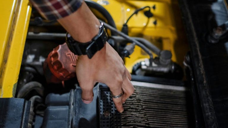 Alten Luftfilter tauschen