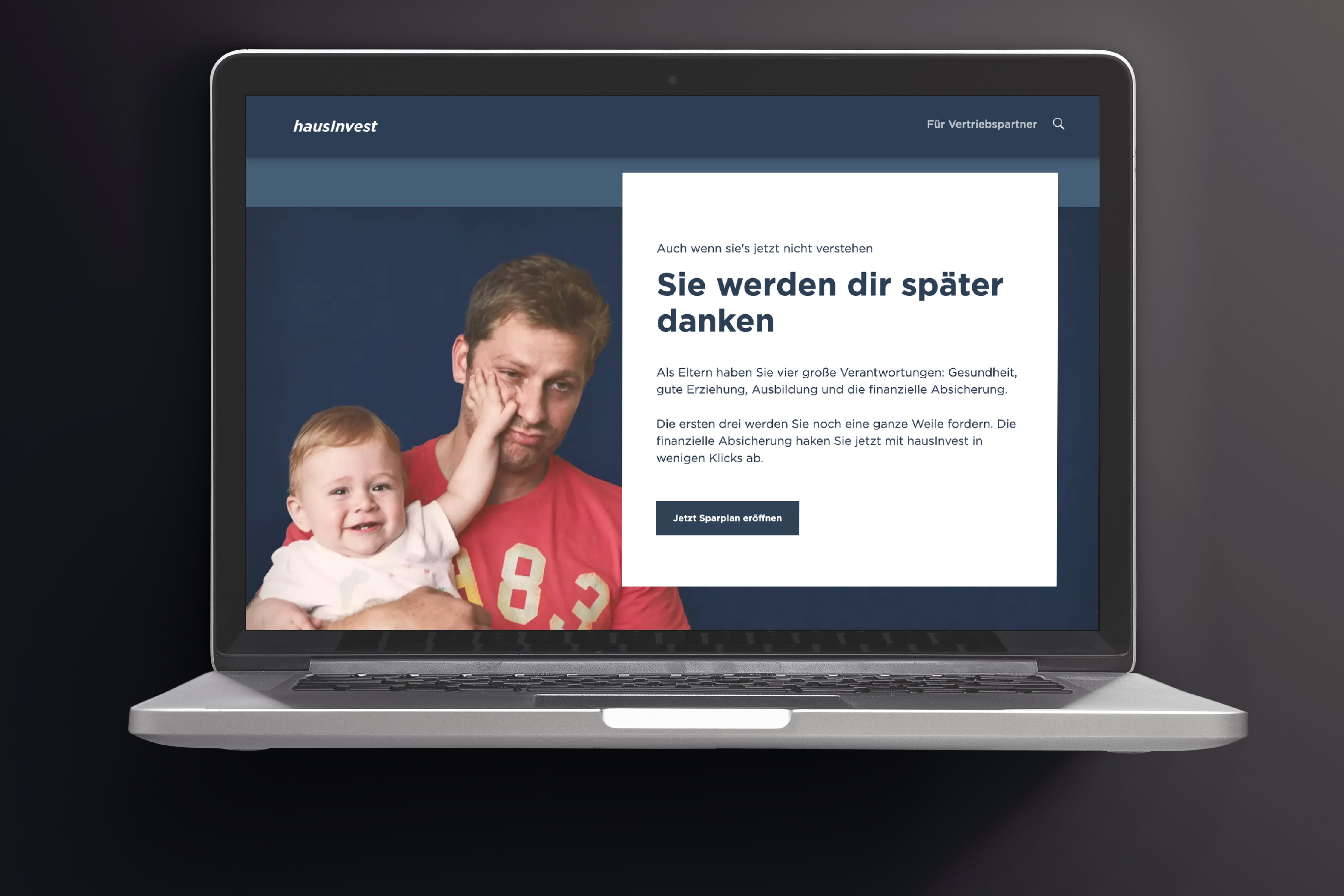 Laptop mit Visualisierung der hausInvest Werbekampagne.