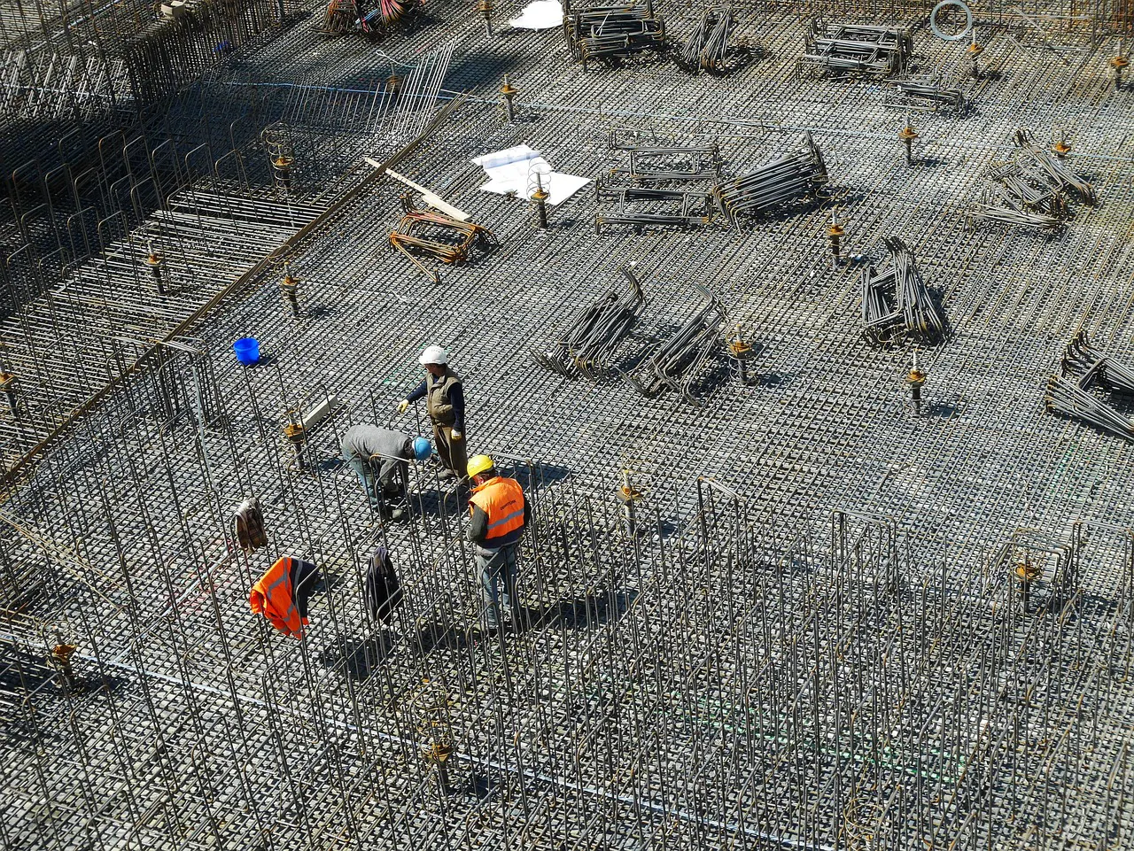 Na montagem, a foto mostra o parafuso. Quem segura a estrutura é a planta