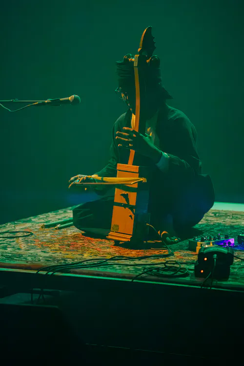 Tarawangsawelas playing music