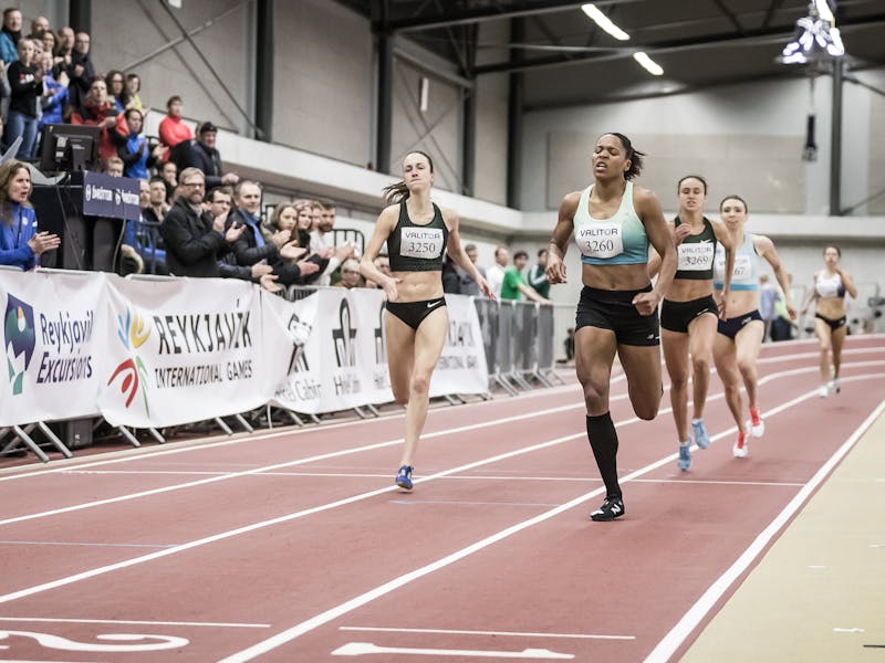 Keppni í 400 m hlaupi í Laugardalshöll