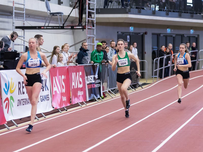 Konur í 400 m hlaupi í Laugardalshöll