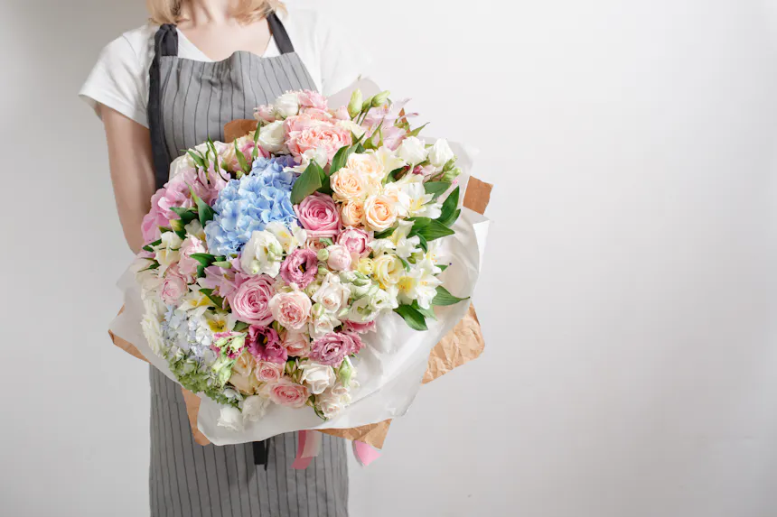 Sie gratulieren mit Blumen! Bestellen Sie einen schönen Geburtstagsstrauß und lassen Sie ihn mit Regionsflorist ausliefern. Blumen verschicken mit einer Geburtstagskarte für Sie bild 3.