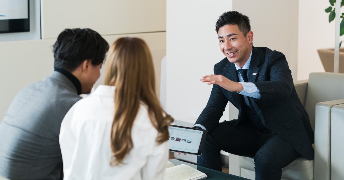 Salesperson Job Description, Salary and Qualifications on Ricebowl