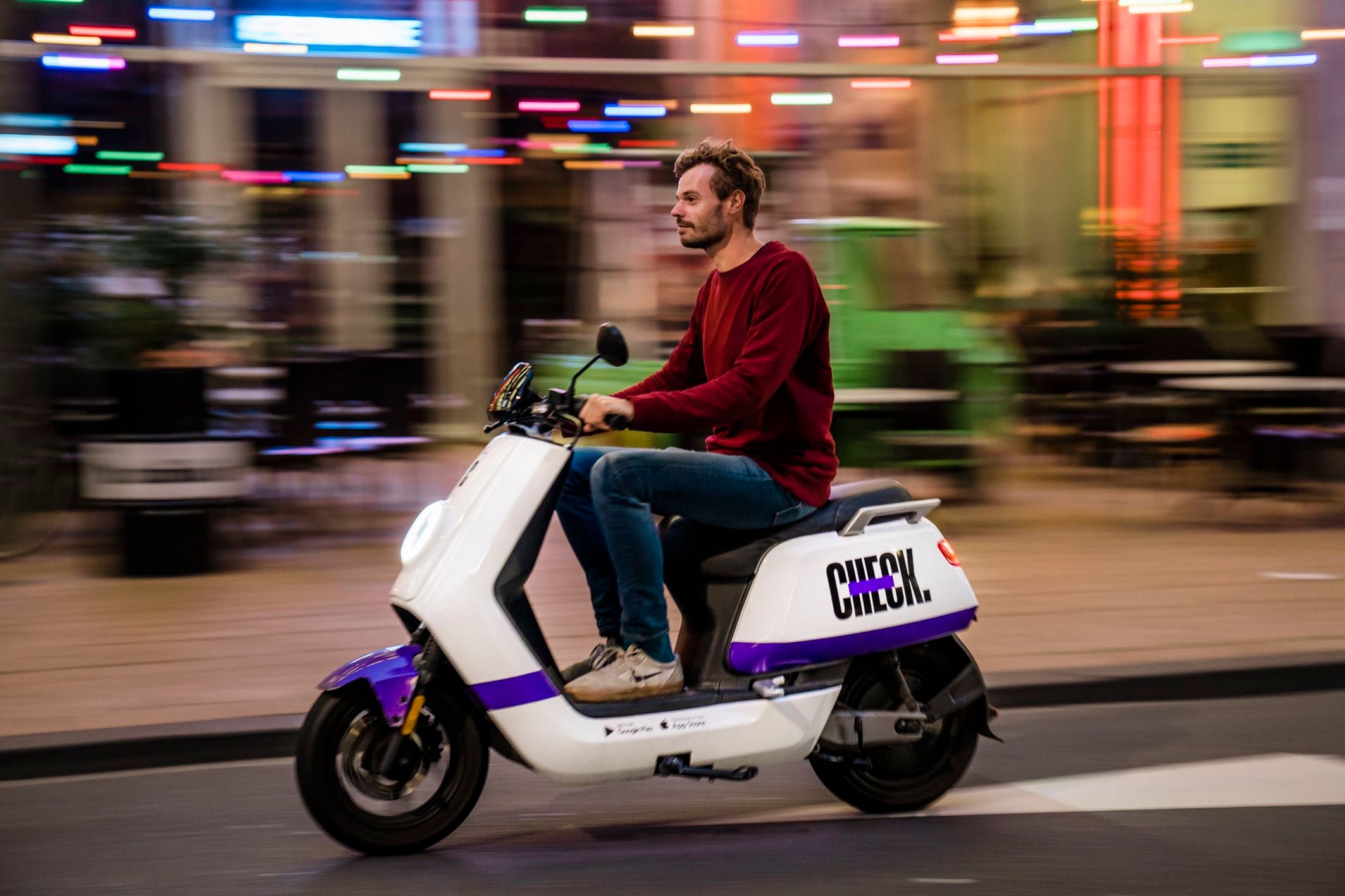 Check | CHECK VERDUBBELT AANTAL E-SCOOTERS IN ROTTERDAM