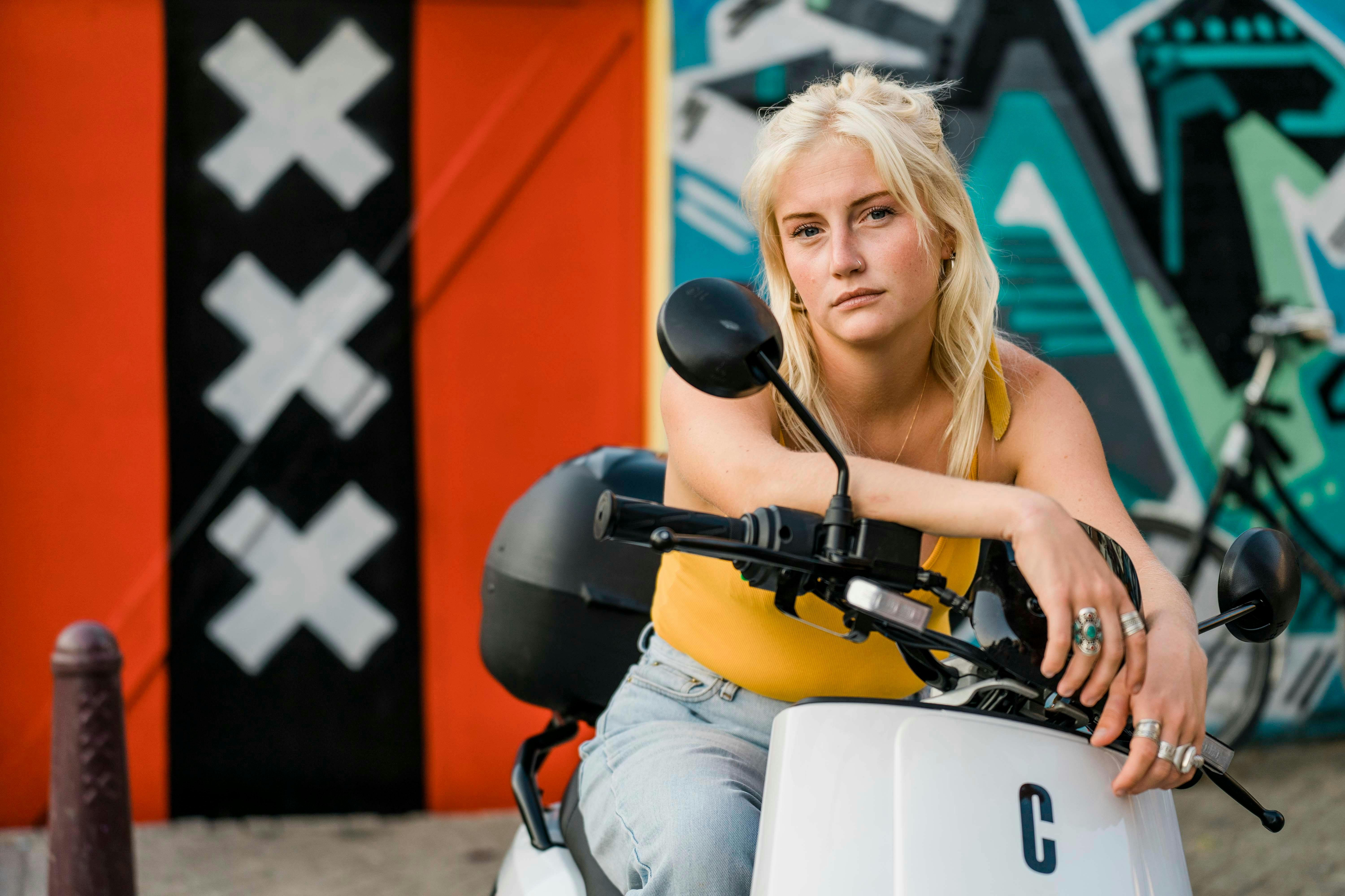 Elektrische deelscooter aanbieder Check lanceert in Amsterdam