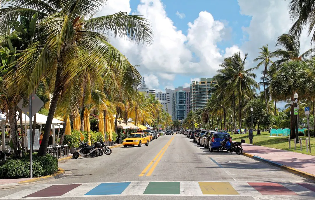 Imagen de Ocean Drive Miami FL - alquiler de slingshots en Florida compartido por riders
