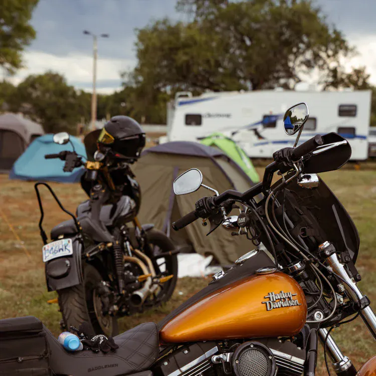 Vibrações legais e música ao vivo em sua Durango Harley Davidson