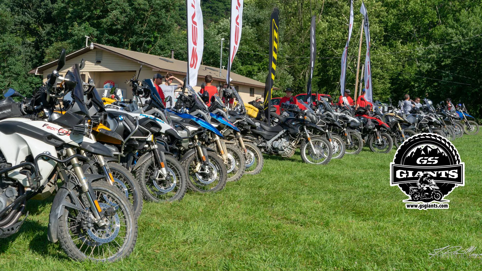 Esto no es solo para gente de Harley, los propietarios de motocicletas bmw también son bienvenidos.