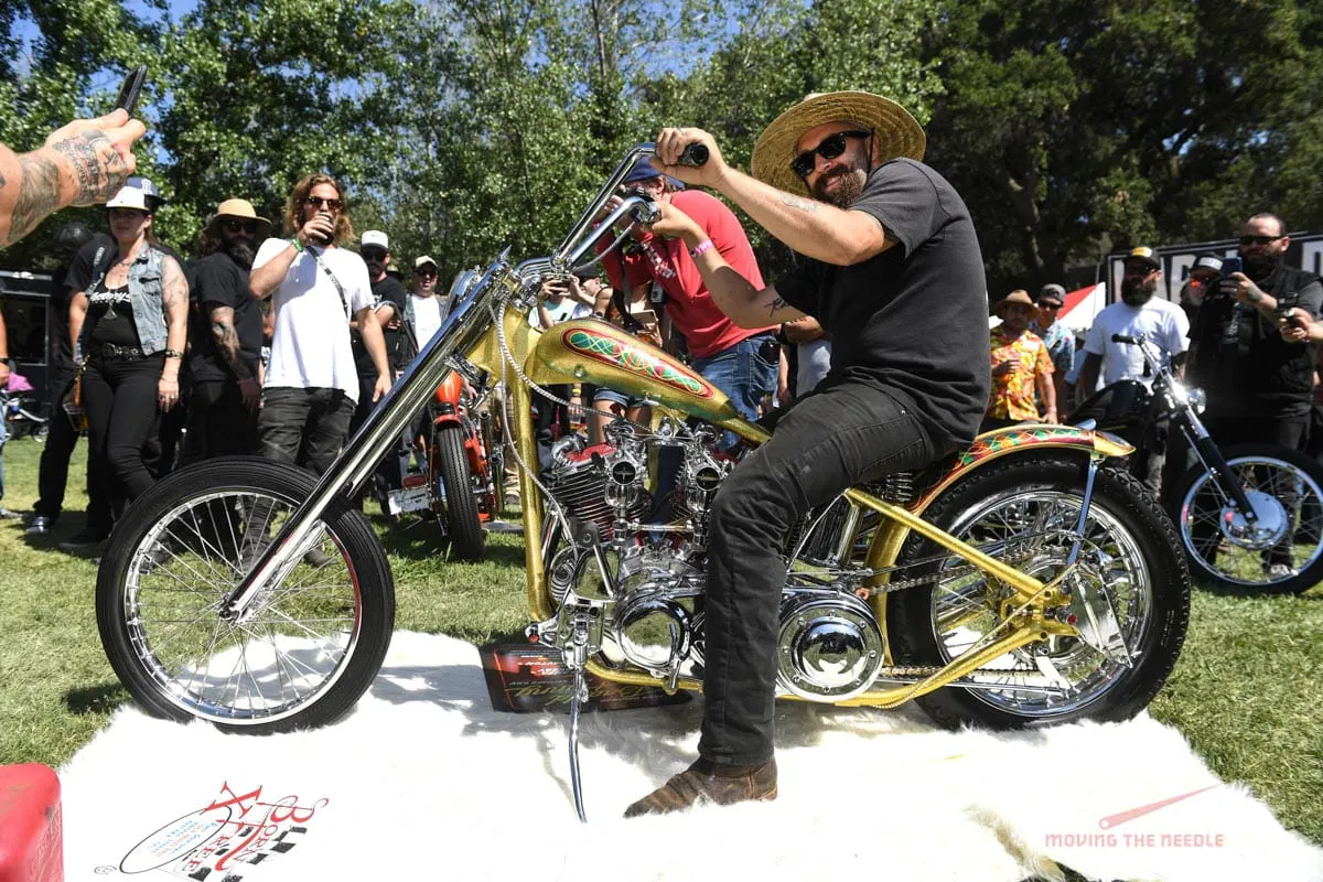 show de bicicletas personalizado con Harley Davidson