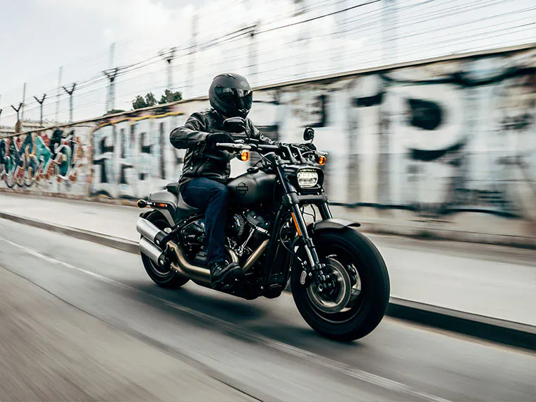 leis de capacete de motocicleta por estado, explicado pela Riders Share, uma empresa de aluguel de motocicletas peer-to-peer