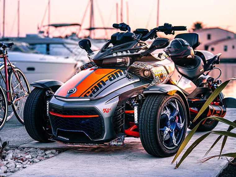 Aluguel de motocicleta Can-Am.