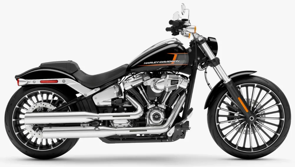 imagem de arquivo de uma Harley Davidson Breakout 117 preta com detalhes em laranja, modelo 2025 mais difícil nas motocicletas cruzeiro melhores
