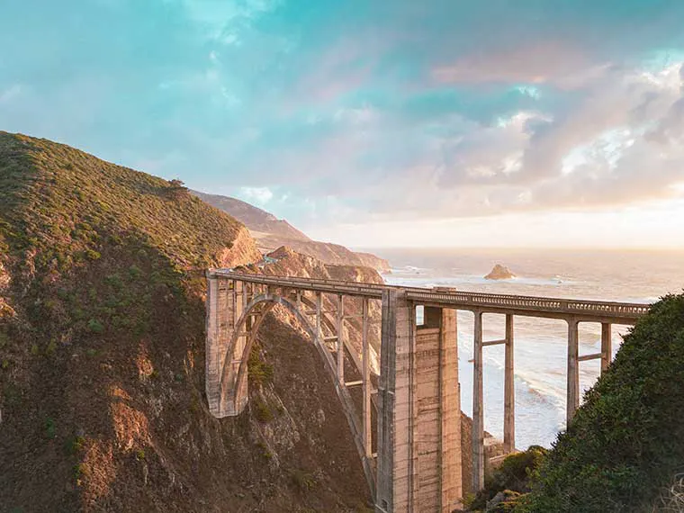Foto del Bixby Bridge en California - Paradas Imperdibles Entre San Francisco y Los Angeles