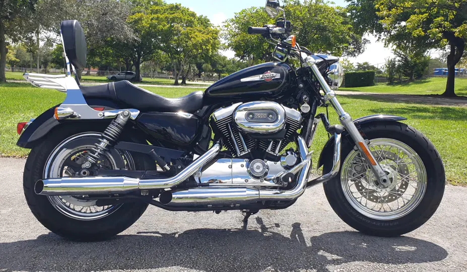 Aluguel de motocicleta Harley Davidson Sportster na Riders Share, uma empresa de aluguel de motocicletas peer-to-peer.