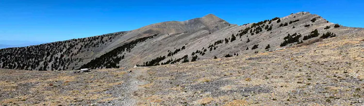 melhor passeio de motocicleta autoguiado perto de Las Vegas - Charleston Peak, Nevada