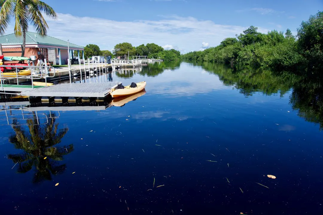 Canal de Buttonwood na Everglades National Park é uma ótima parada durante um passeio de moto pelas Everglades em Florida