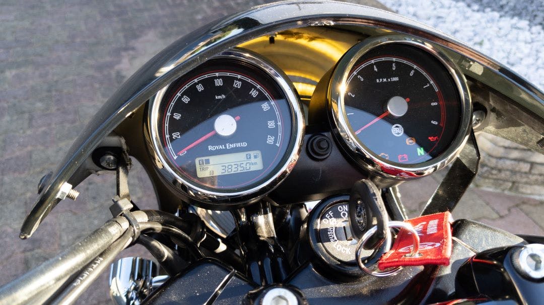 picture of speedometer/rpm gauges on motorcycle fuel efficient motorcycles