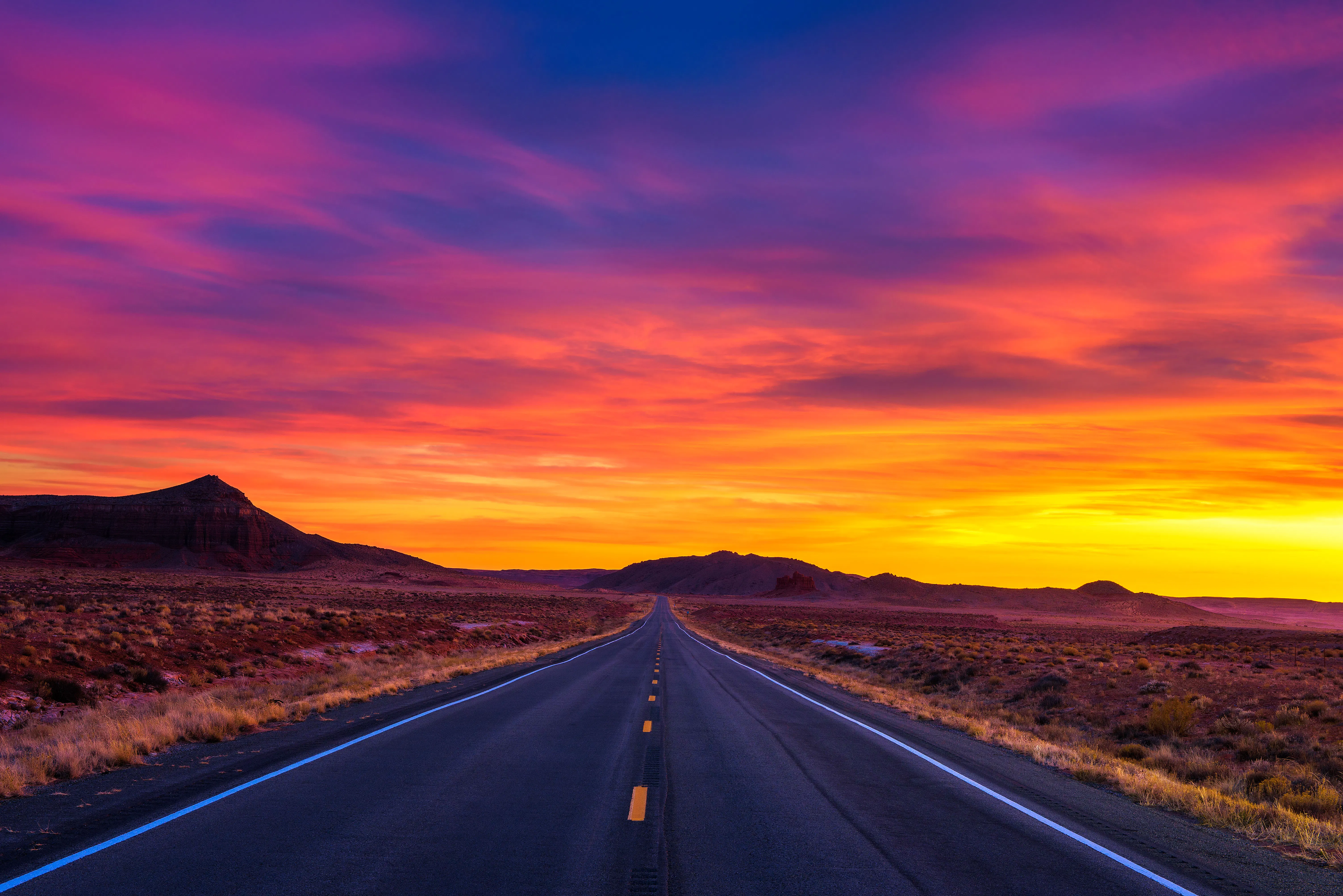 Hermigua vista de atardecer mientras se viaja por una carretera bien mantenida en Arizona