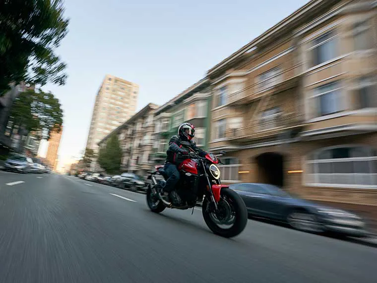 Ducati Monster recorrido en San Diego, California.