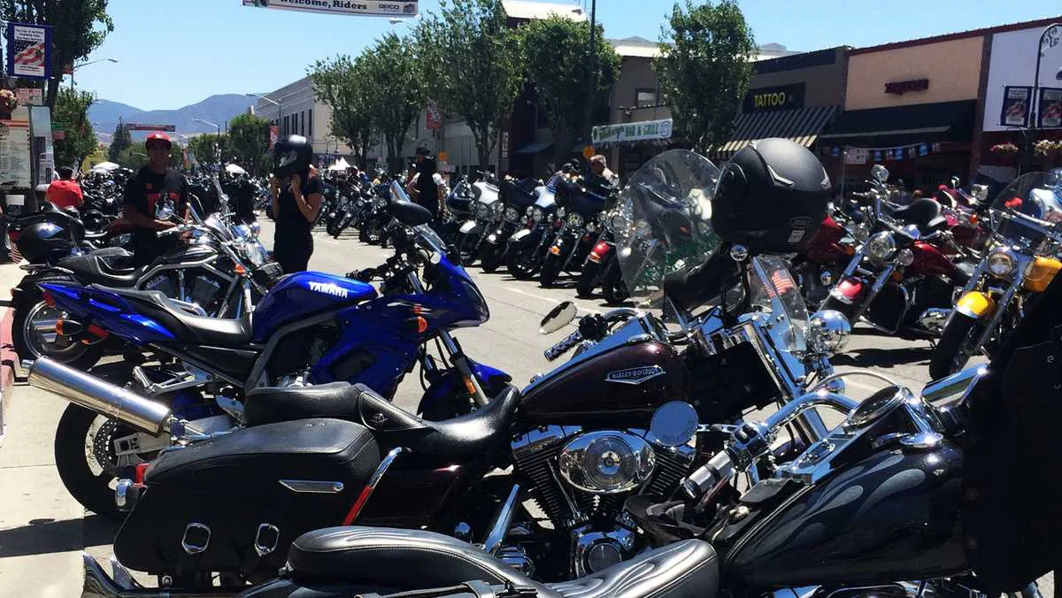 rio san benito, fim de semana de julho, rali apresenta motocicletas magníficas, rali Hollister