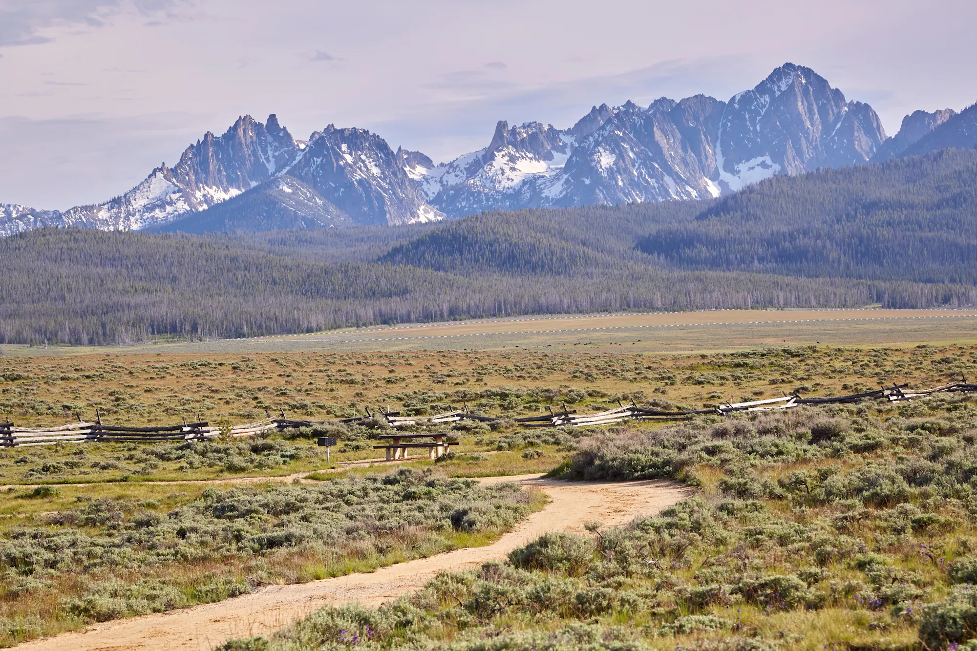 melhores viagens de moto verão - Serra Sawtooth do Idaho