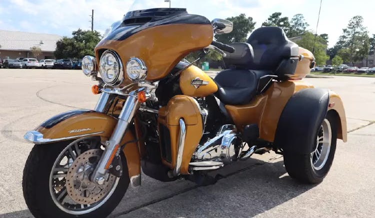 harley-davidson trike rentals, image of harley trike rental on riders share - gold tri-glide ultra