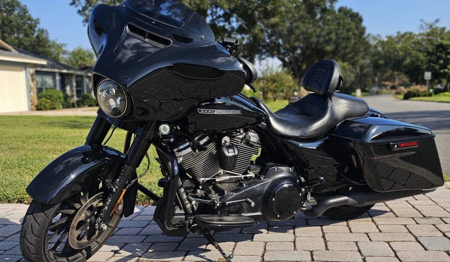 orlando airport motorcycle rentals on riders share image of harley Davidson rental