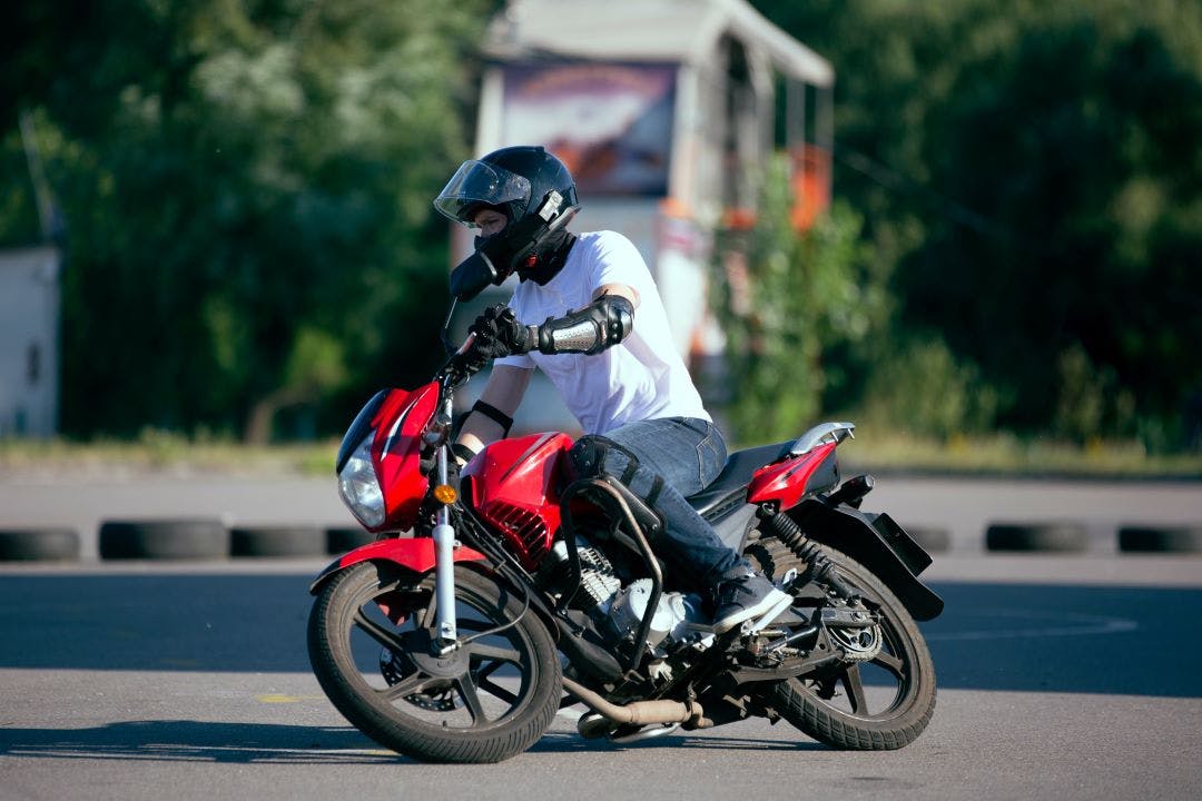 Beginner motorcycle rider on a course cheap but reliable beginner motorcycles